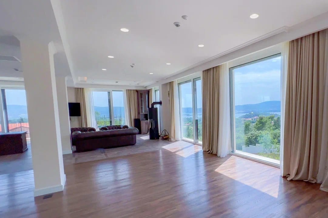 Image of Villa - 6 Bedrooms - 2 Bathrooms for Sale in Tivat-Mrcevac-Montenegro, Image 23